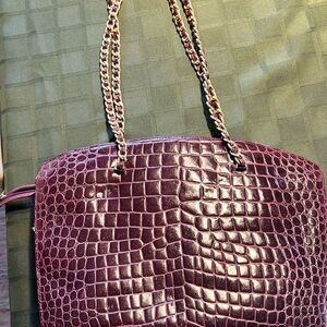 Chic Pierotucci Crocodile-Embossed Shoulder Bag in Burgundy